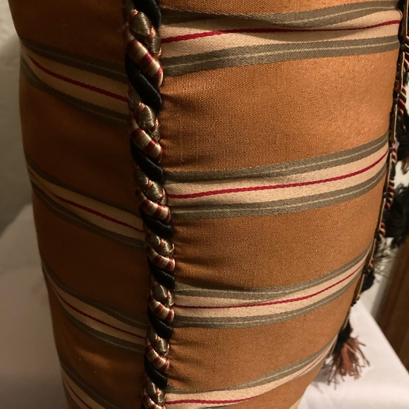 Croscill Throw Pillow approx 17x17” Bohemian style Striped on back w/11 Tassels - Picture 13 of 13